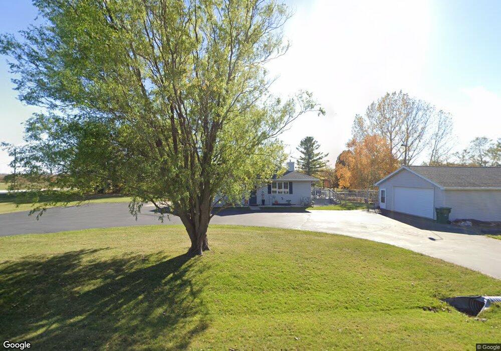 1211 Koeppel Ln, Manitowoc, WI 54220 - photo 1