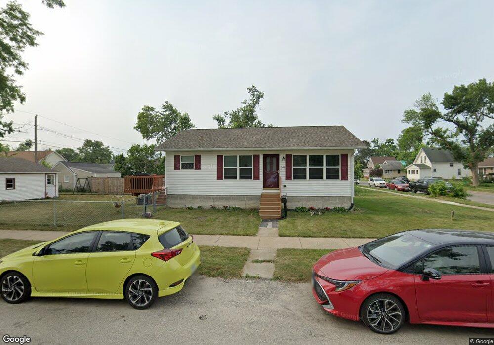 975 K Ave NW, Cedar Rapids, IA 52405 - photo 1
