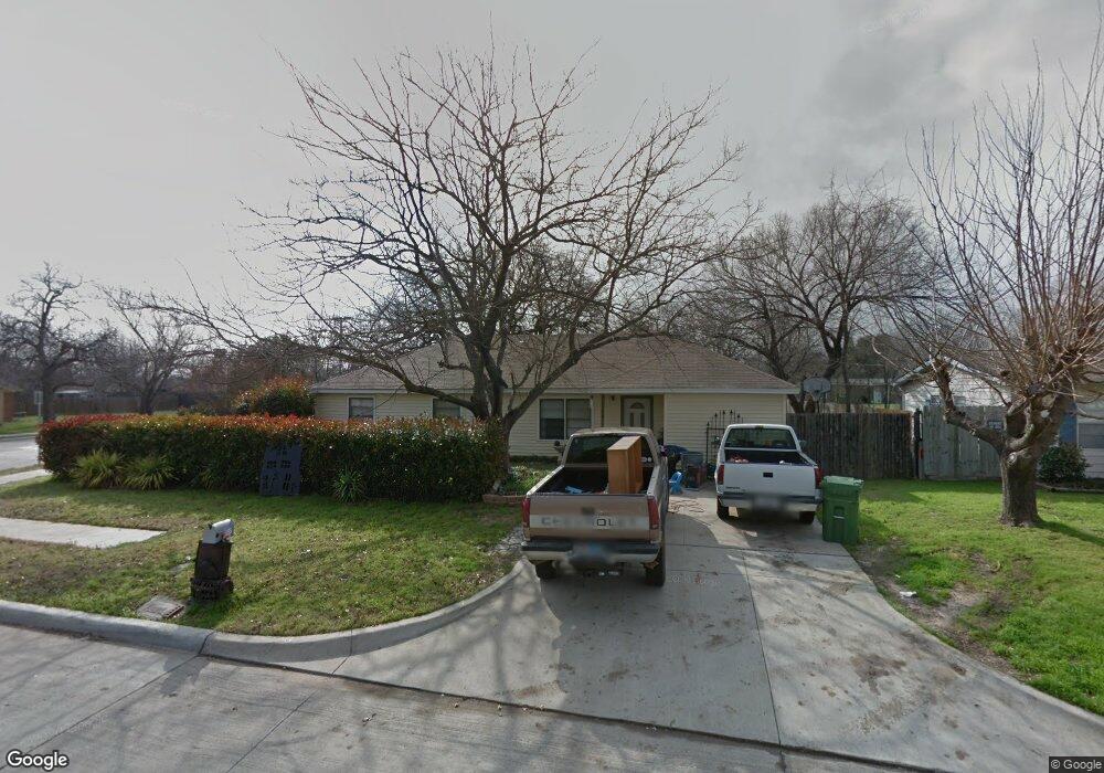 628 Brookfield Dr, Hurst, TX 76053 - photo 1