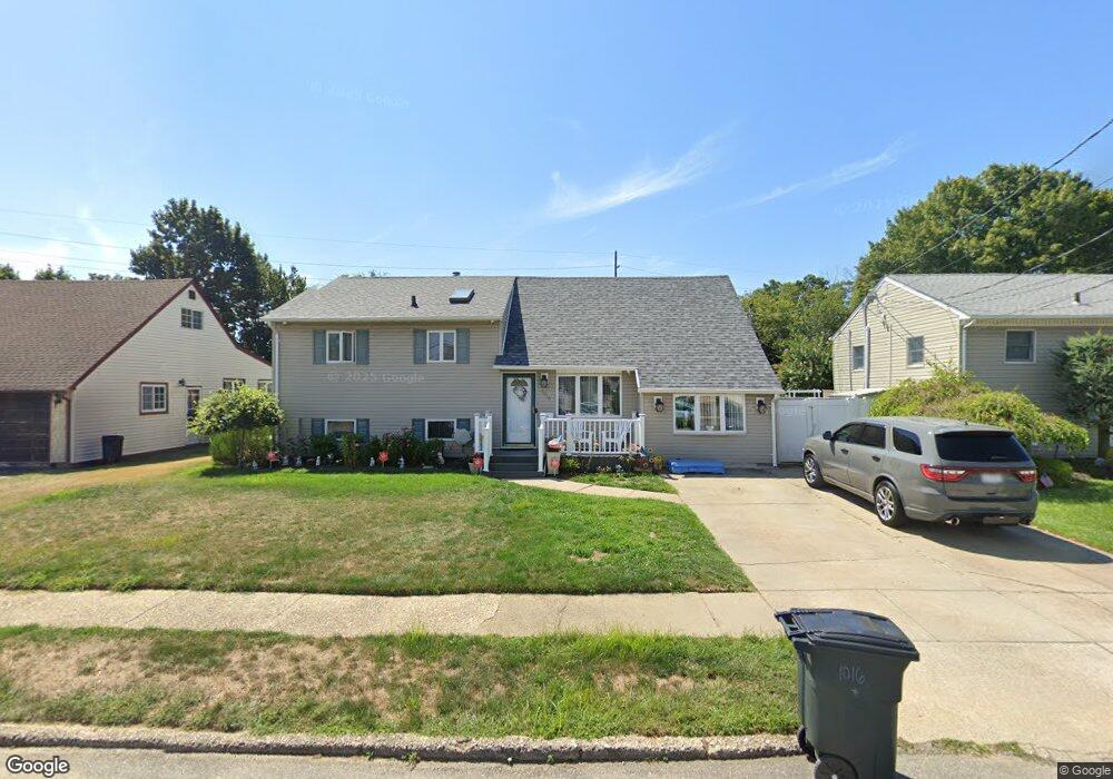 1016 N Monroe Ave, Lindenhurst, NY 11757 - photo 1