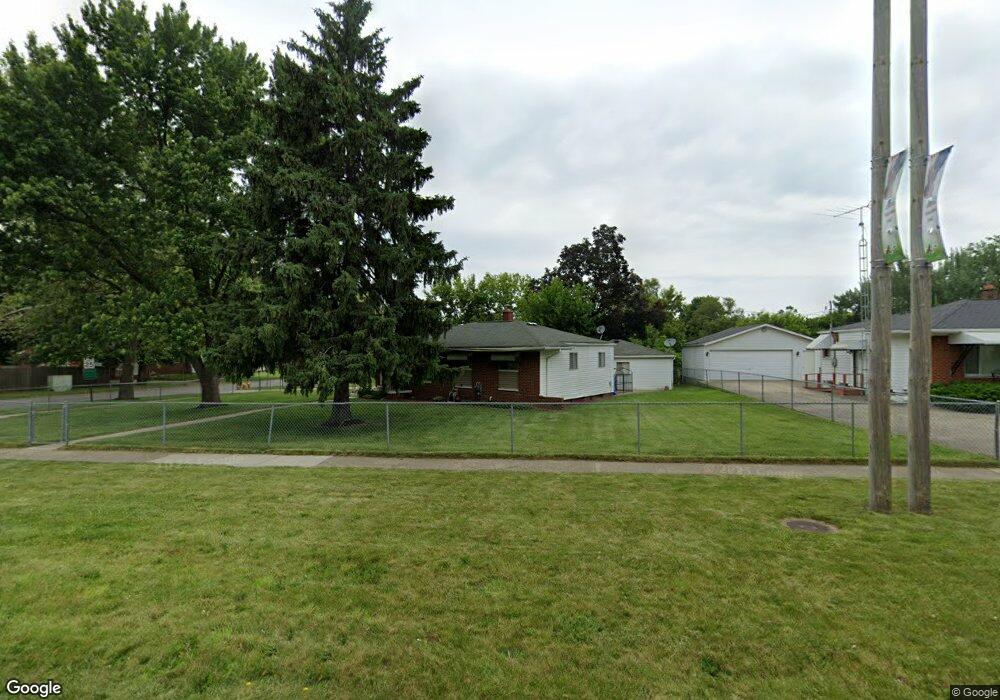 1232 W Coldwater Rd, Flint, MI 48505 - photo 1