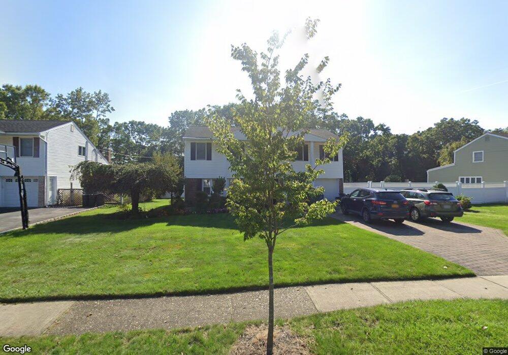 40 Chatham Rd, ComMacK, NY 11725 - photo 1