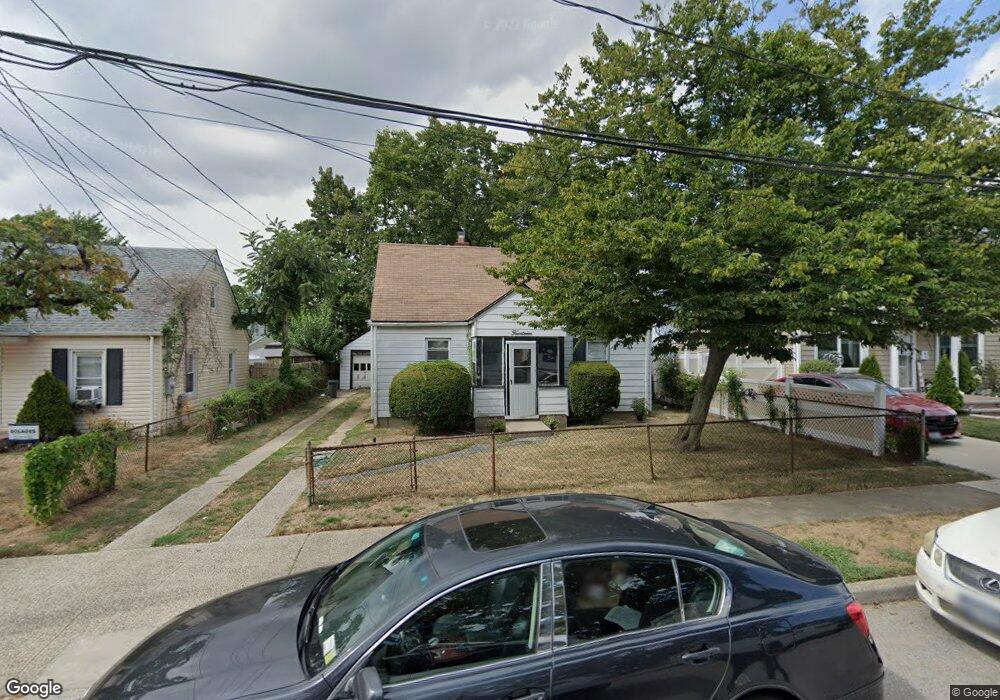 14 Beverly Rd, West Hempstead, NY 11552 - photo 1