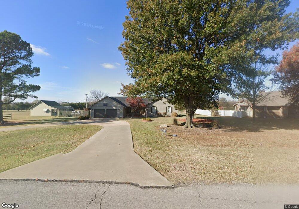 1401 N 8th St, Henryetta, OK 74437 - photo 1