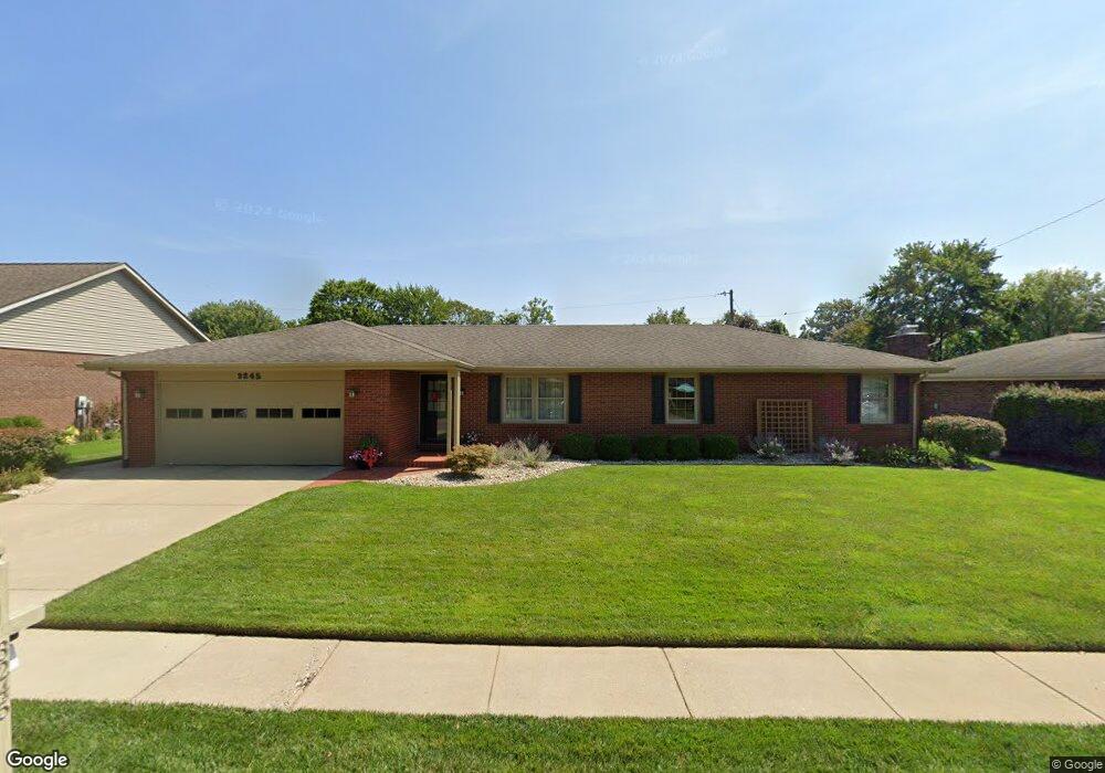 3245 Woodcrest Ct, Columbus, IN 47203 - photo 1