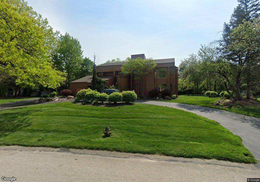 2708 E Dauber Dr, Ottawa Hills, OH 43615 - photo 1