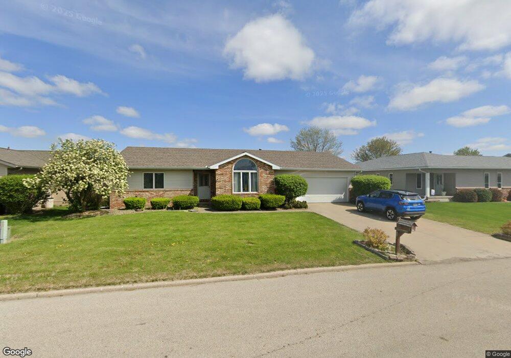 150 Lincolnwood Dr, Lincoln, IL 62656 - photo 1