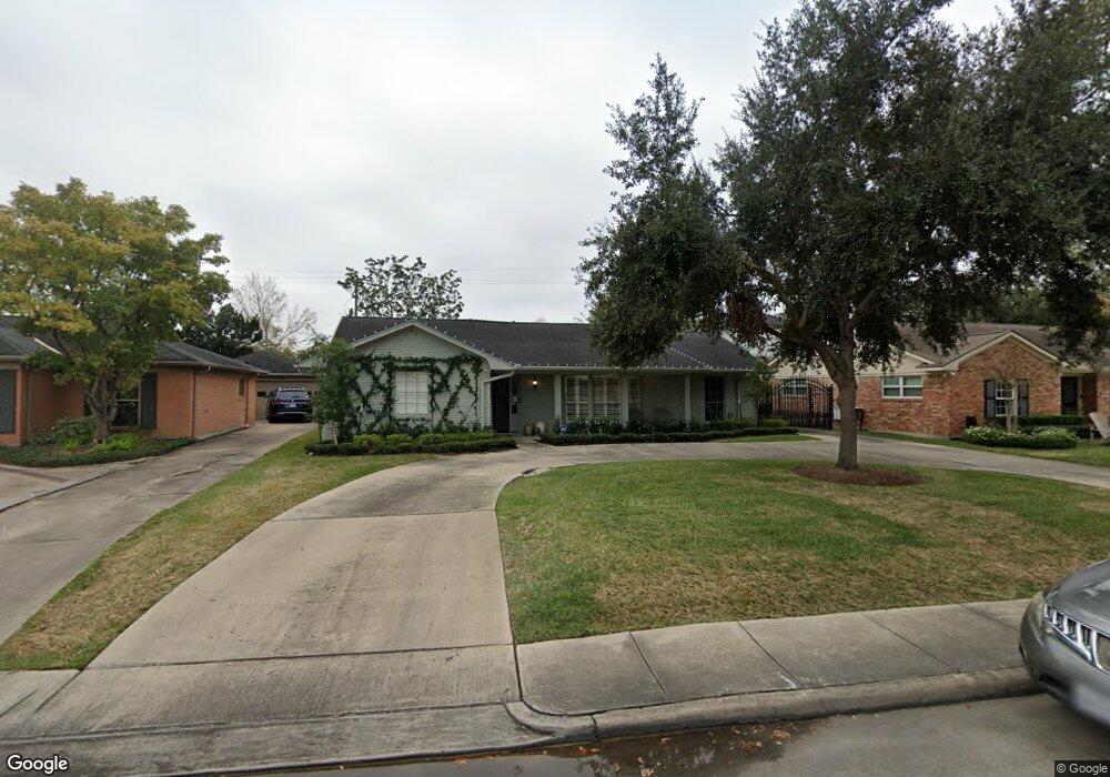 6163 Meadow Lake Ln, Houston, TX 77057 - photo 1