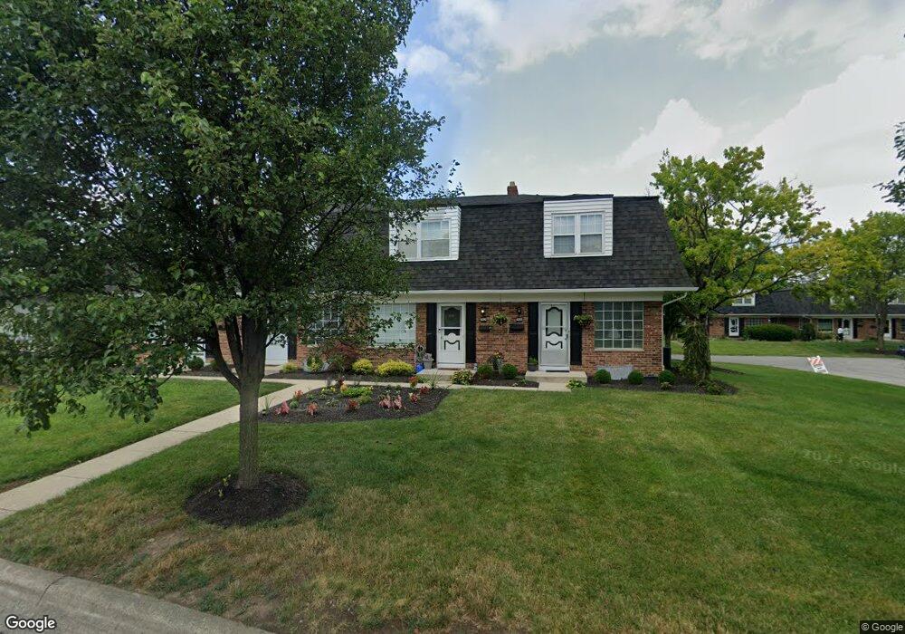 1090 Folkestone Rd, Columbus, OH 43220 - photo 1