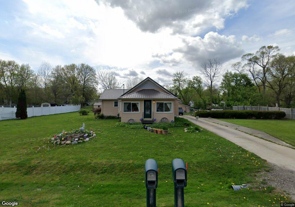 1432 Grassmere Ave, Flint, MI 48532 - photo 1