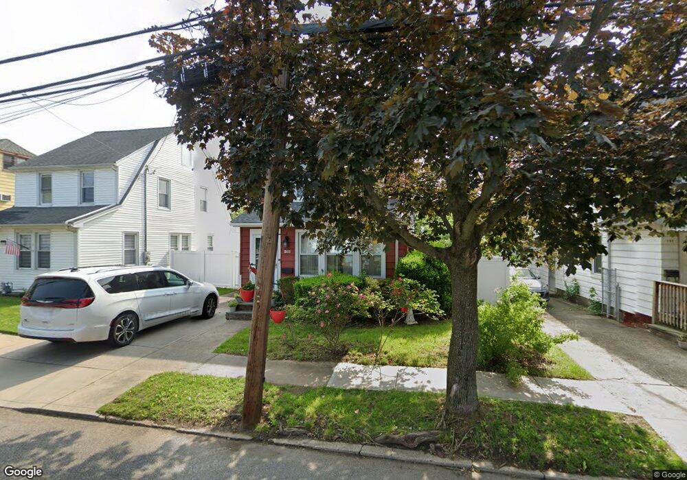 195 Capitol Ave, Williston Park, NY 11596 - photo 1