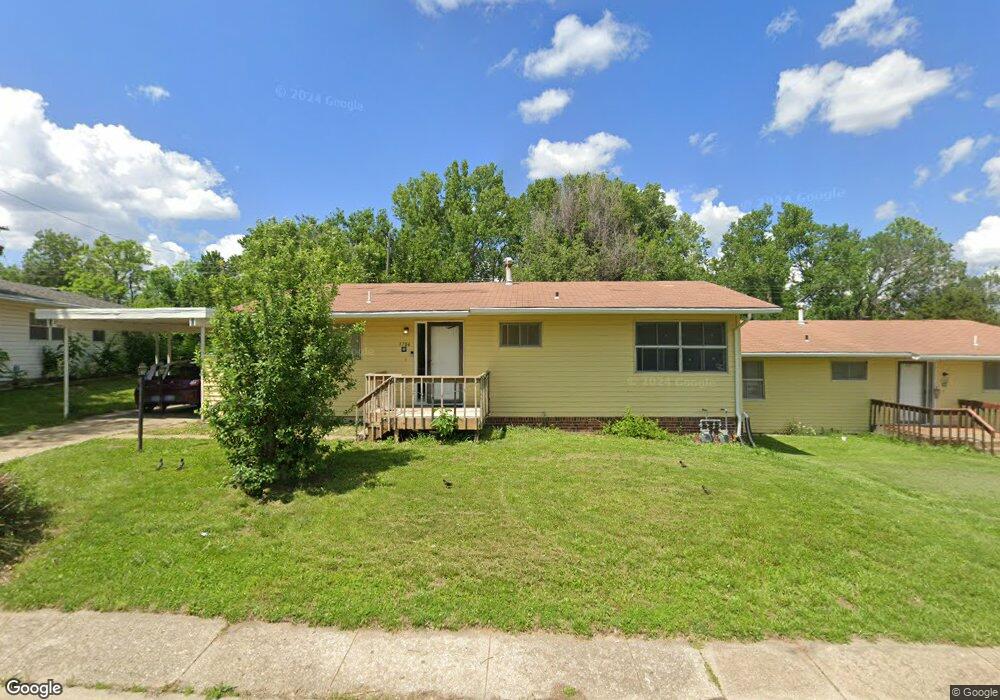 1704 SW Clearview Ln, Topeka, KS 66619 - photo 1