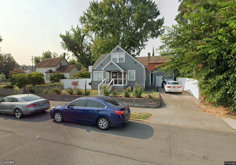 322 E 11th St, the Dalles, OR 97058 - photo 1