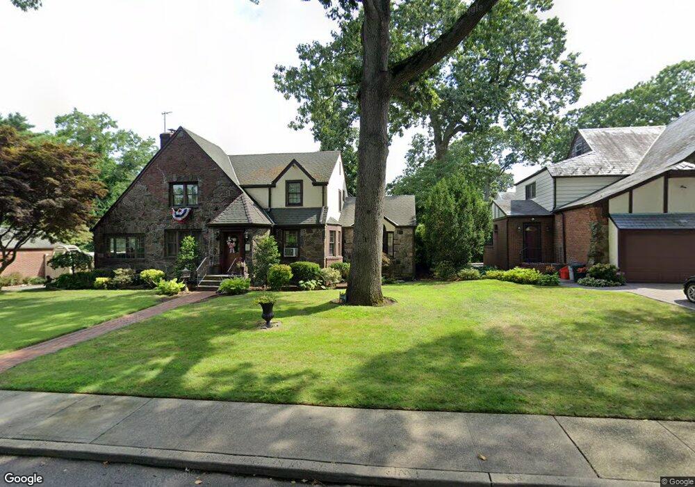 222 Park Dr, Valley Stream, NY 11580 - photo 1