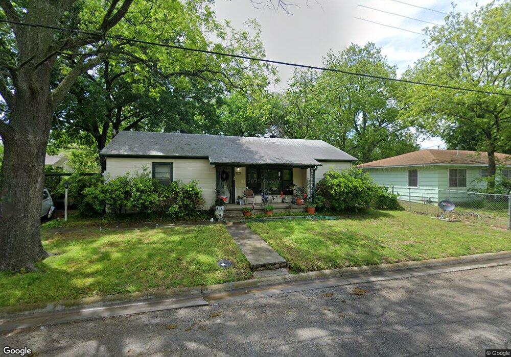 1215 N Weaver St, Gainesville, TX 76240 - photo 1