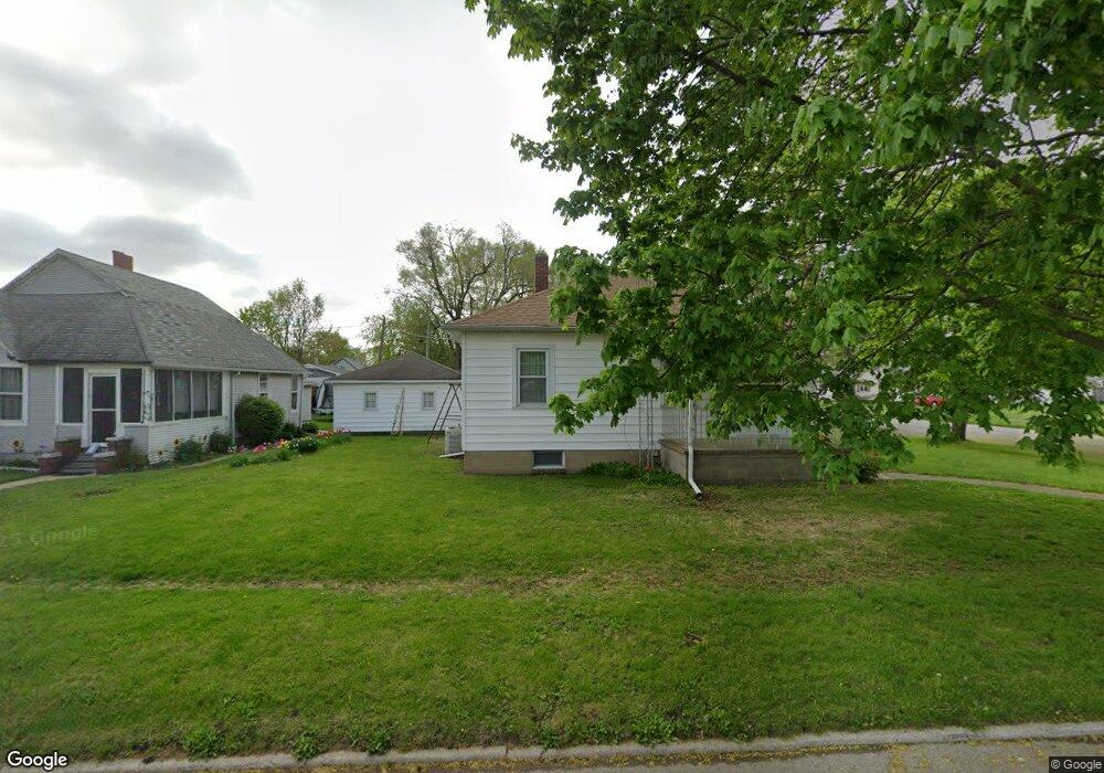302 N Hamilton St, Lincoln, IL 62656 - photo 1