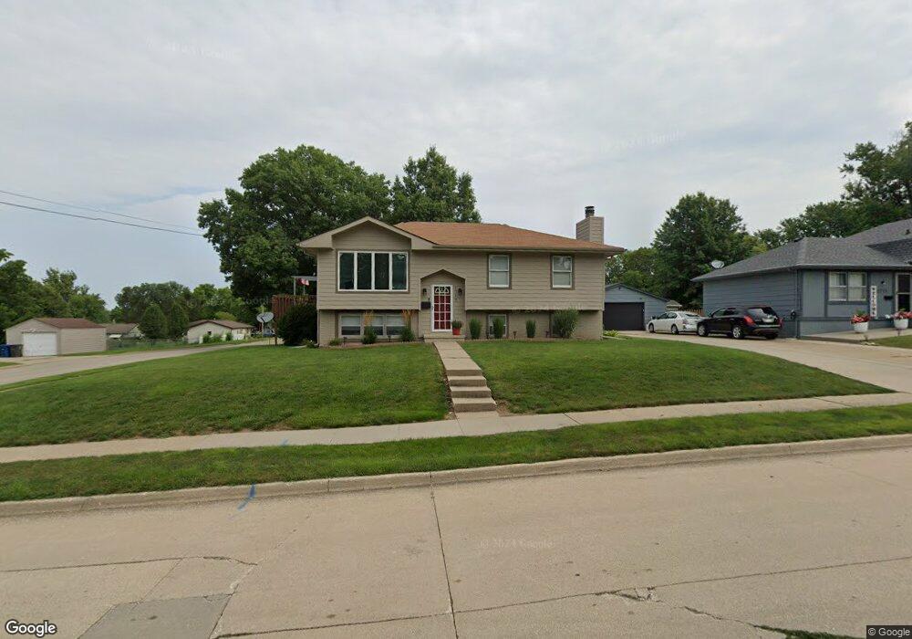 1717 Southlawn Dr, Des Moines, IA 50315 - photo 1