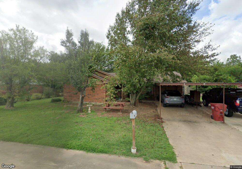 305 Alpine St, Hugo, OK 74743 - photo 1