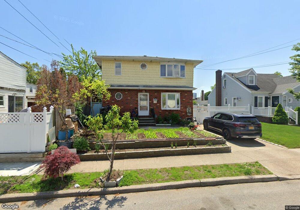 1059 Phoebe St unit 2nd Fl, Franklin Square, NY 11010 - photo 1