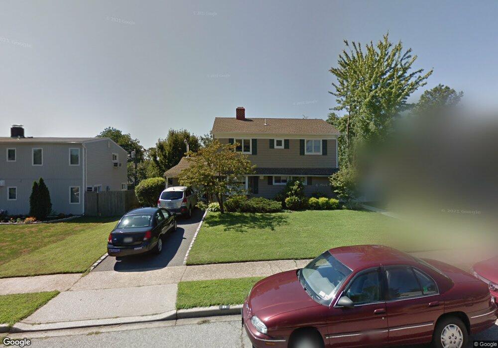 112 Stirrup Ln, Levittown, NY 11756 - photo 1