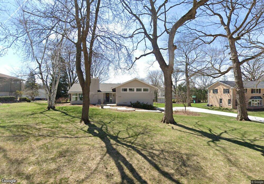 13305 Oakhurst Dr, Elm Grove, WI 53122 - photo 1