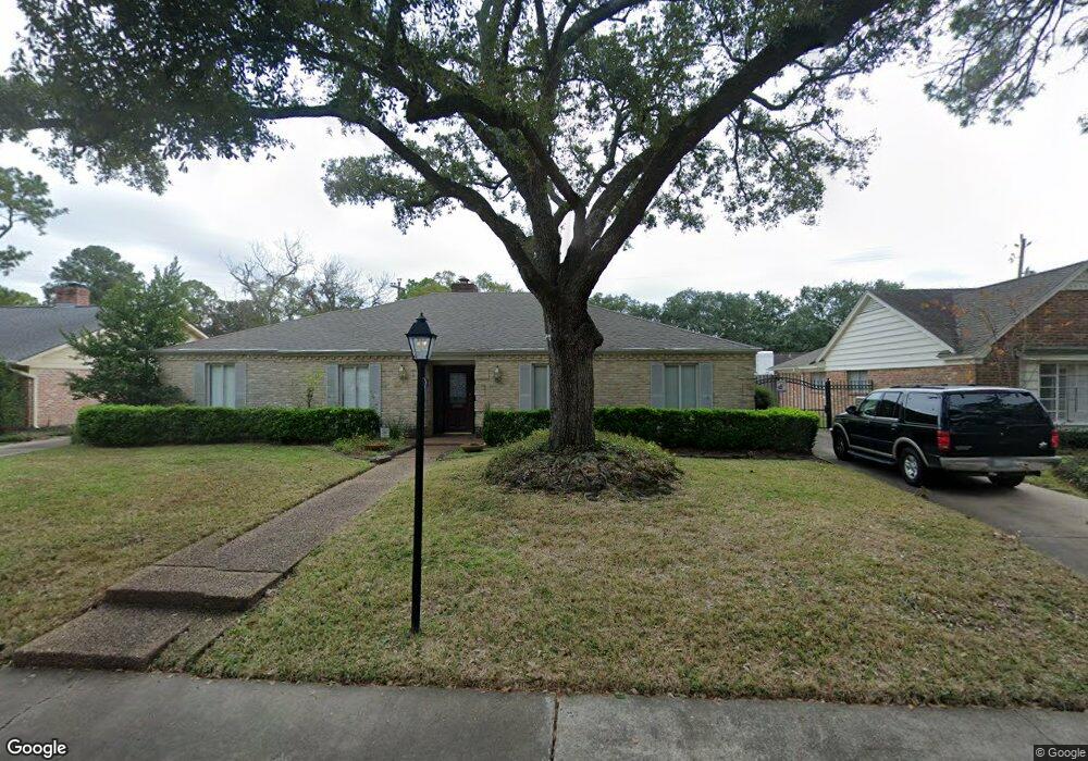 10019 Inwood Dr, Houston, TX 77042 - photo 1