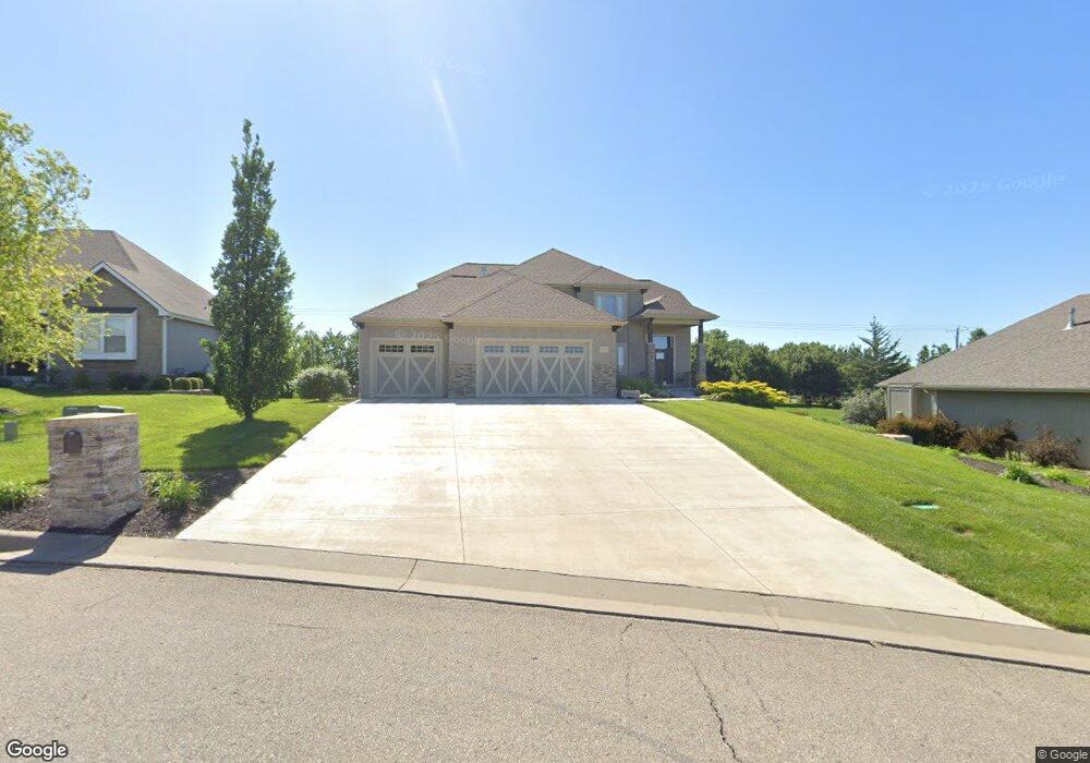 4007 SW Barons Ln, Topeka, KS 66610 - photo 1