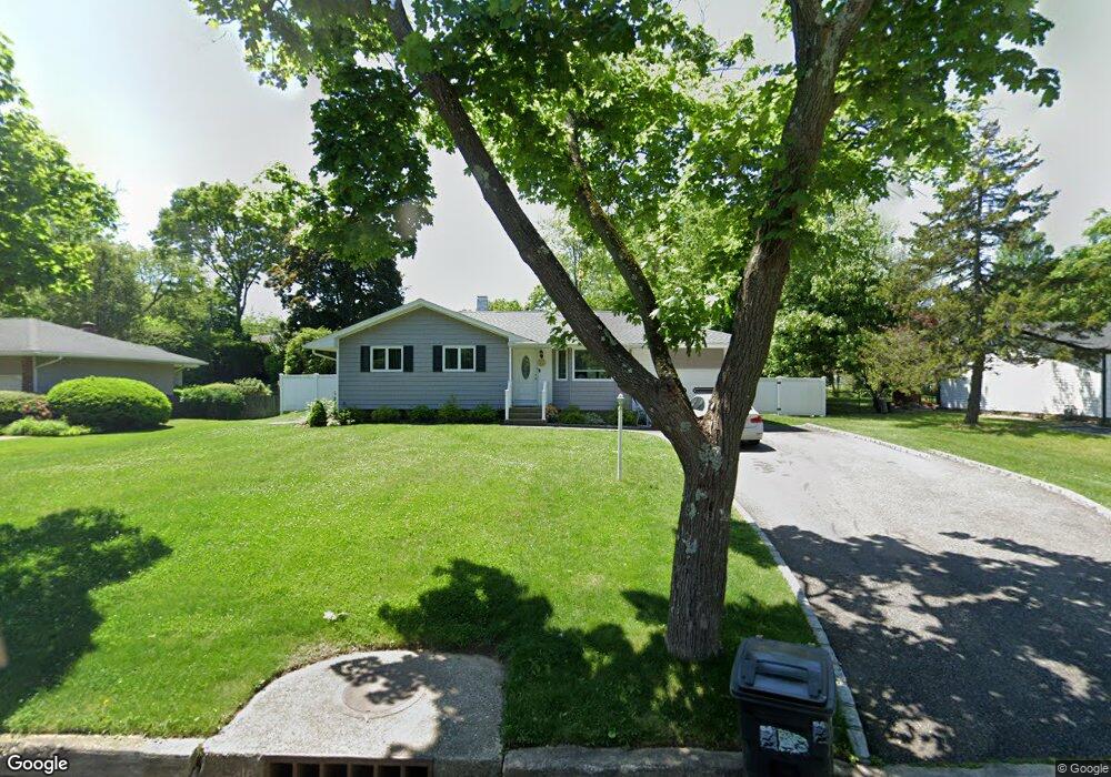 14 Pheasant Dr, ComMacK, NY 11725 - photo 1