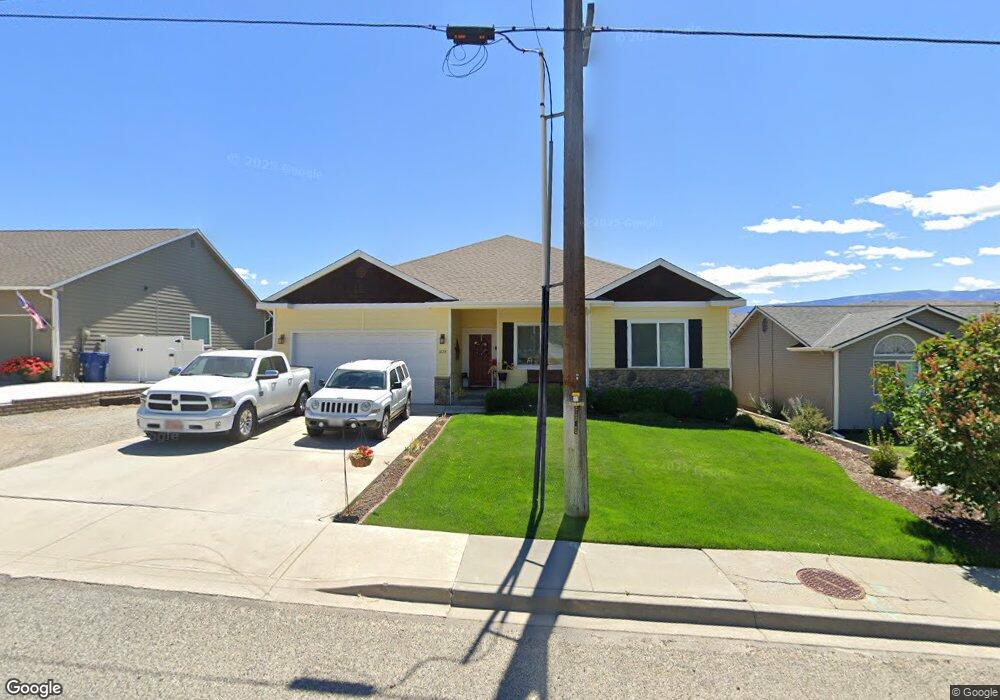 1828 3rd St NE, East Wenatchee, WA 98802 - photo 1