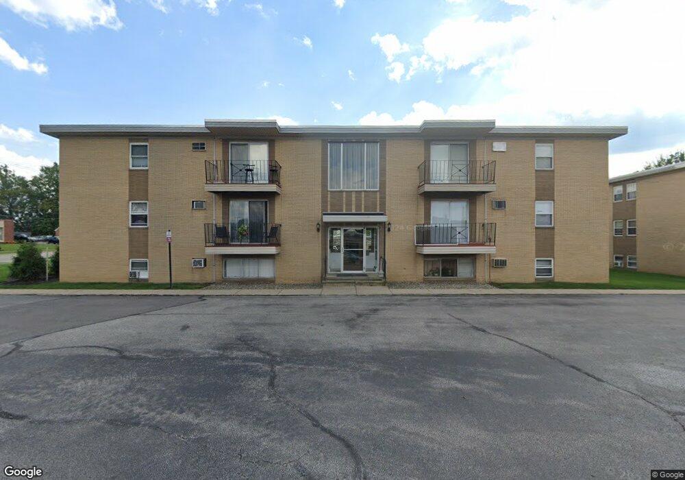 5370 Lee Rd unit 4, Maple Heights, OH 44137 - photo 1