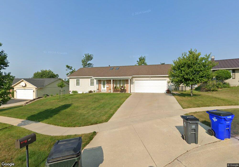 636 Bartlet Ct NW, Cedar Rapids, IA 52405 - photo 1
