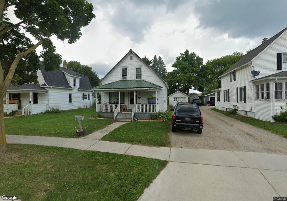 609 E Irwin St, Bad Axe, MI 48413 - photo 1