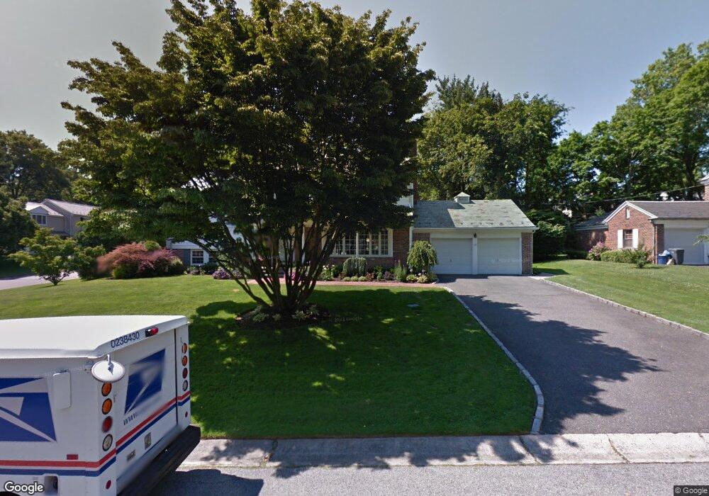 40 Lafarge Ln, Manhasset, NY 11030 - photo 1