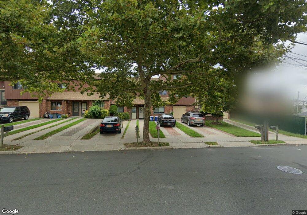 909 W Fingerboard Rd, Staten Island, NY 10304 - photo 1