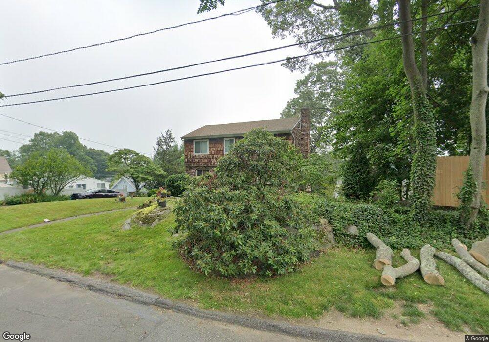 55 Woodledge Rd, Stamford, CT 06907 - photo 1