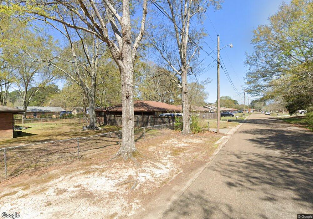 501 Maxine Ave, McComb, MS 39648 - photo 1