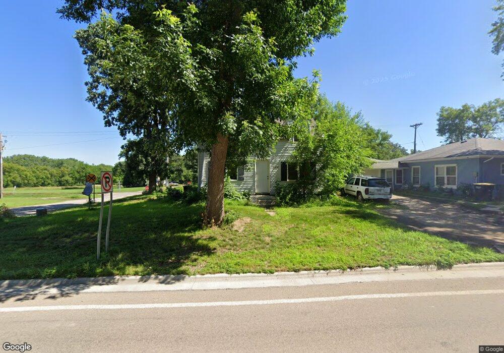 726 W 1st St, Blue Earth, MN 56013 - photo 1