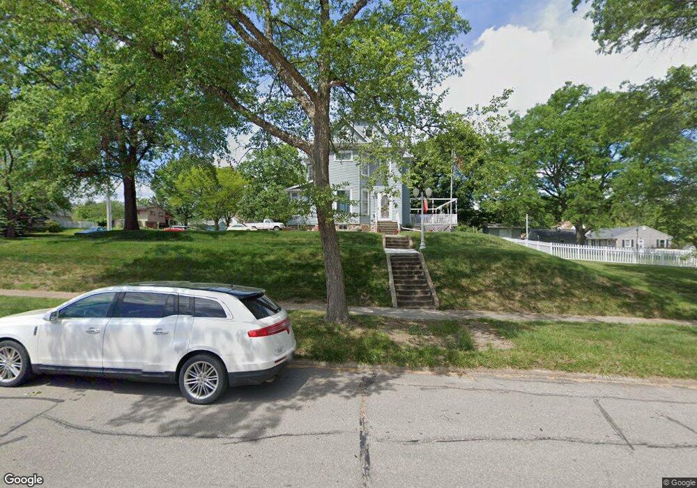 821 College St, Cedar Falls, IA 50613 - photo 1