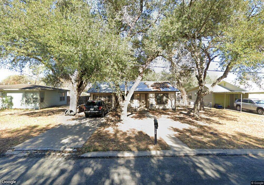 205 E Randall St, Beeville, TX 78102 - photo 1