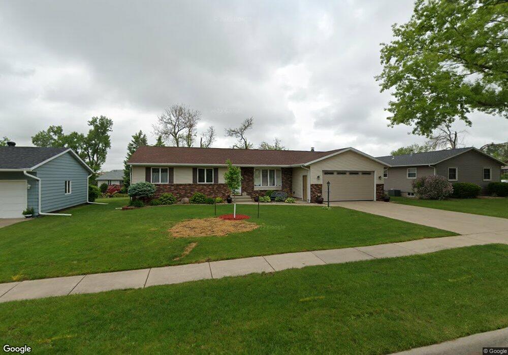 2414 31st St SW, Cedar Rapids, IA 52404 - photo 1