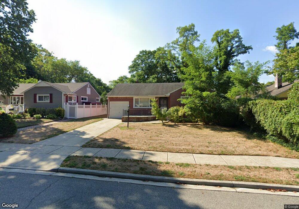 722 Janos Ln, West Hempstead, NY 11552 - photo 1