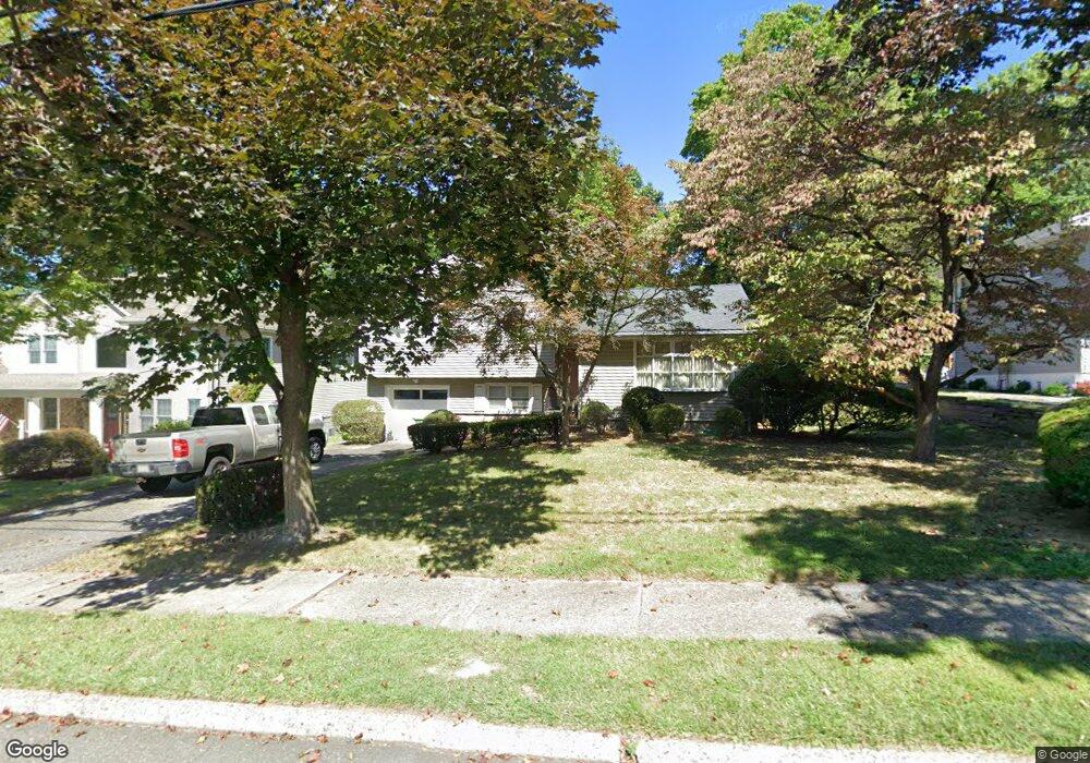 87 Hemlock Dr, Paramus, NJ 07652 - photo 1