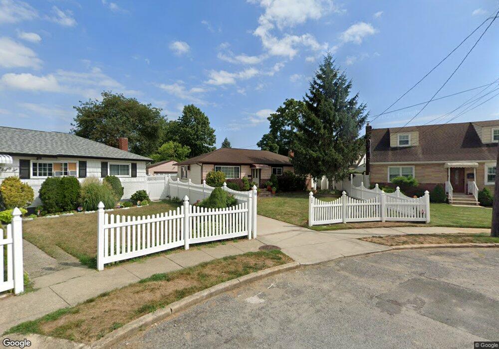 487 Pinebrook Ct, West Hempstead, NY 11552 - photo 1