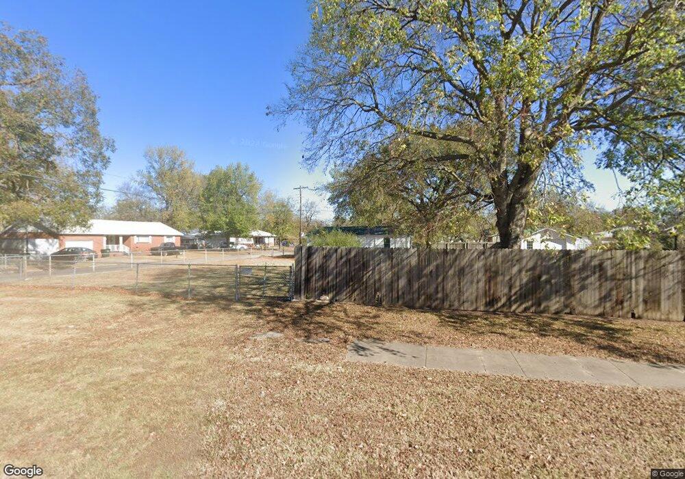 521 N Taft Ave, Okmulgee, OK 74447 - photo 1