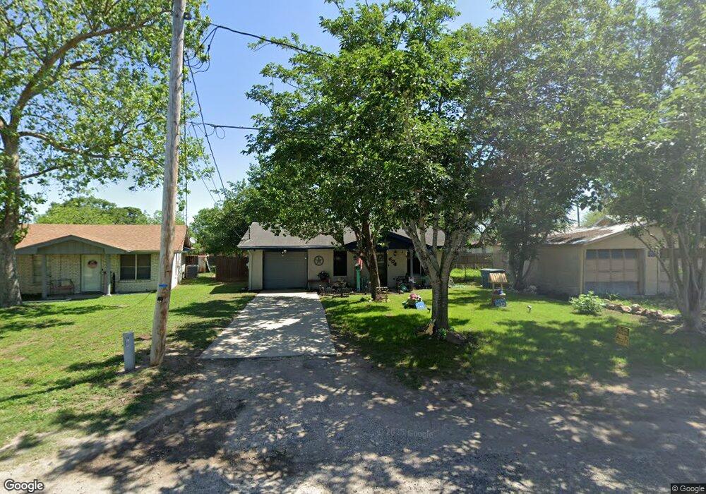 604 N Berry St, Beeville, TX 78102 - photo 1