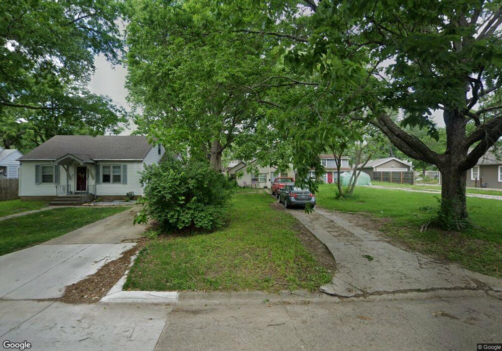 1623 SW Campbell Ave, Topeka, KS 66604 - photo 1