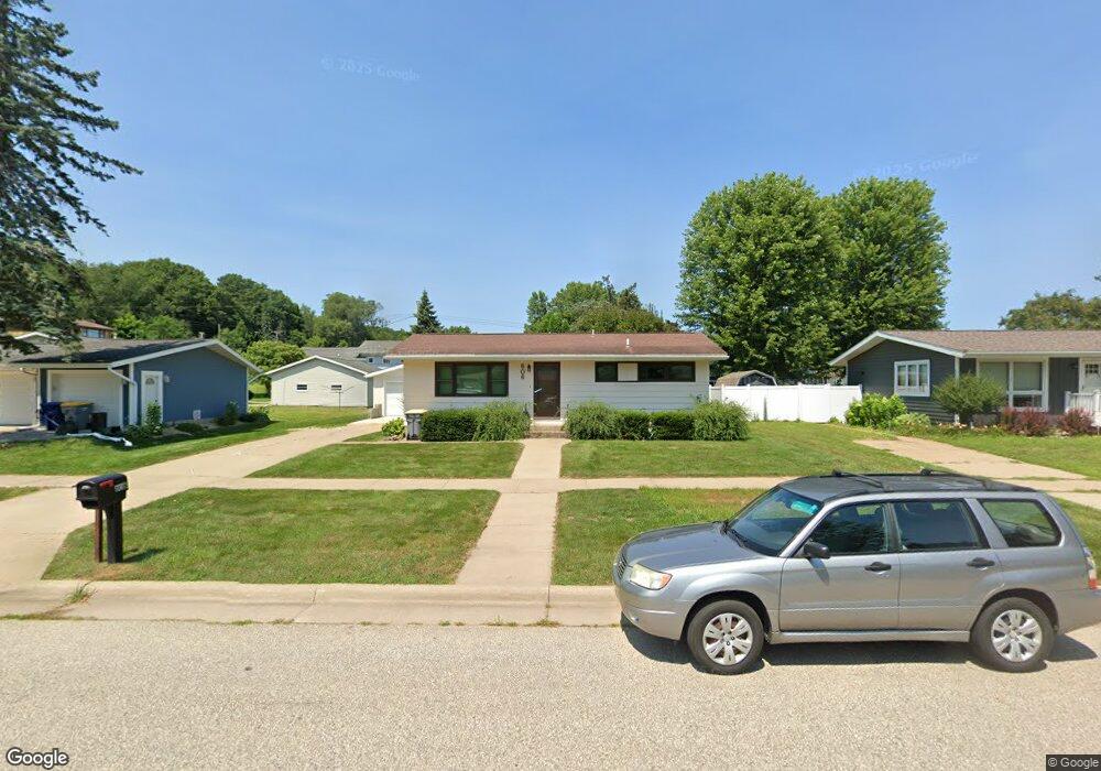 606 S 3rd St, La Crescent, MN 55947 - photo 1