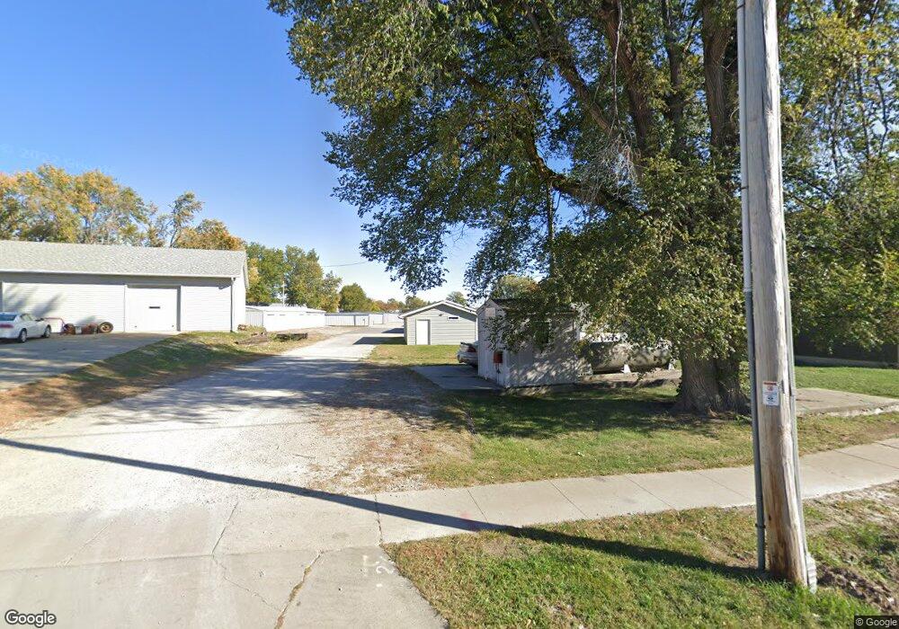 817 N 2nd Ave E, Newton, IA 50208 - photo 1