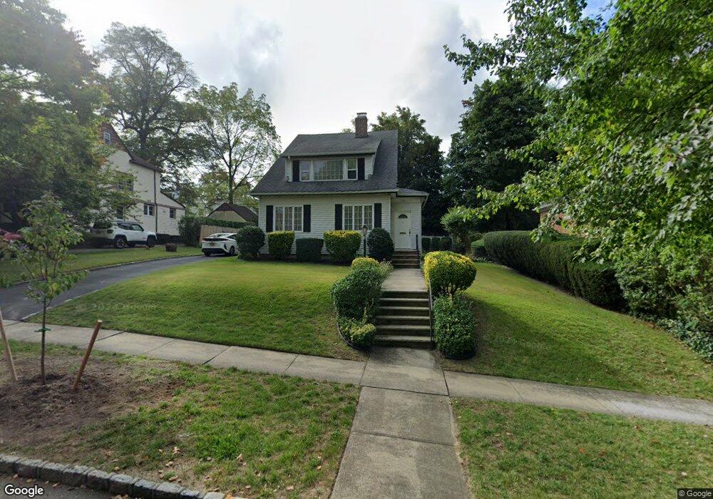 140 Overlook Ave, Great Neck, NY 11021 - photo 1