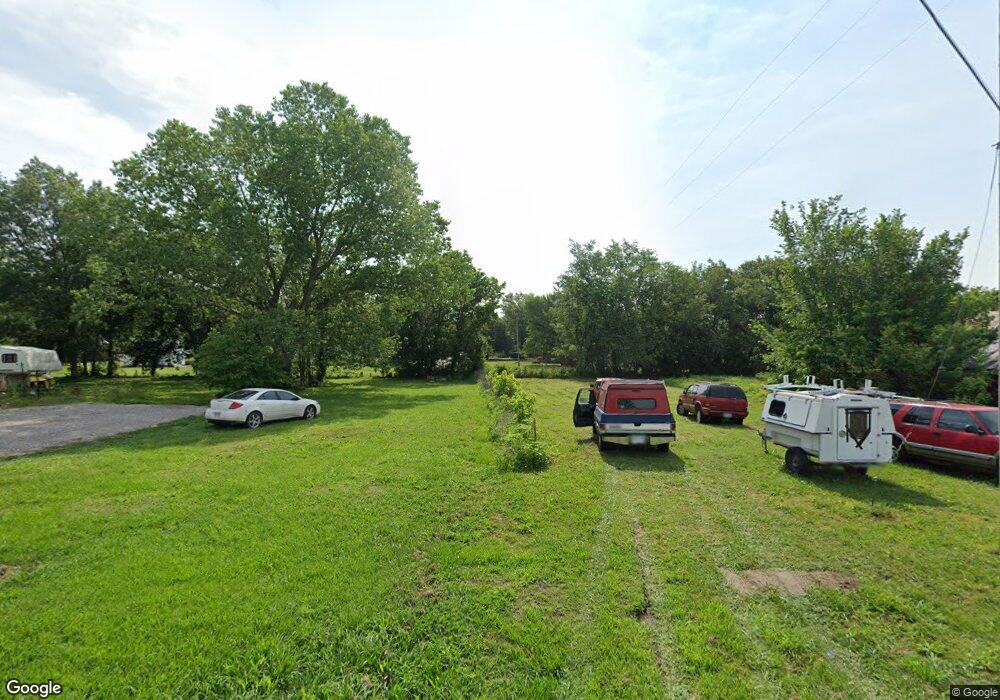 911 S Wells St, Altamont, KS 67330 - photo 1